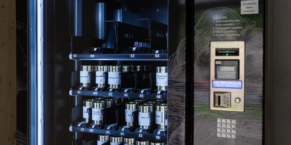 Unser Catering-Service bietet Ihnen mit dem Frischeautomat eine große. Auswahl an leckeren Gerichten.